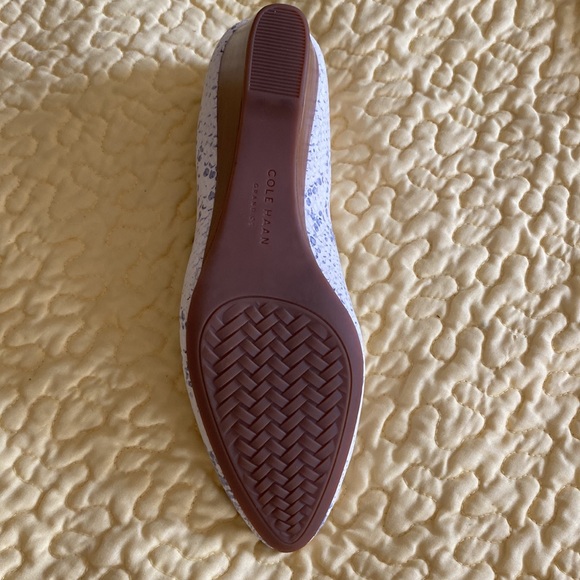 Snake-Print Wedge Pumps in Cream and Gray - Picture 3 of 3